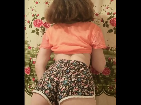 ❤️ 性感的年輕寶貝在相機上脫掉她的短褲 色情 在 zh-tw.pornohdmega.ru ️❤